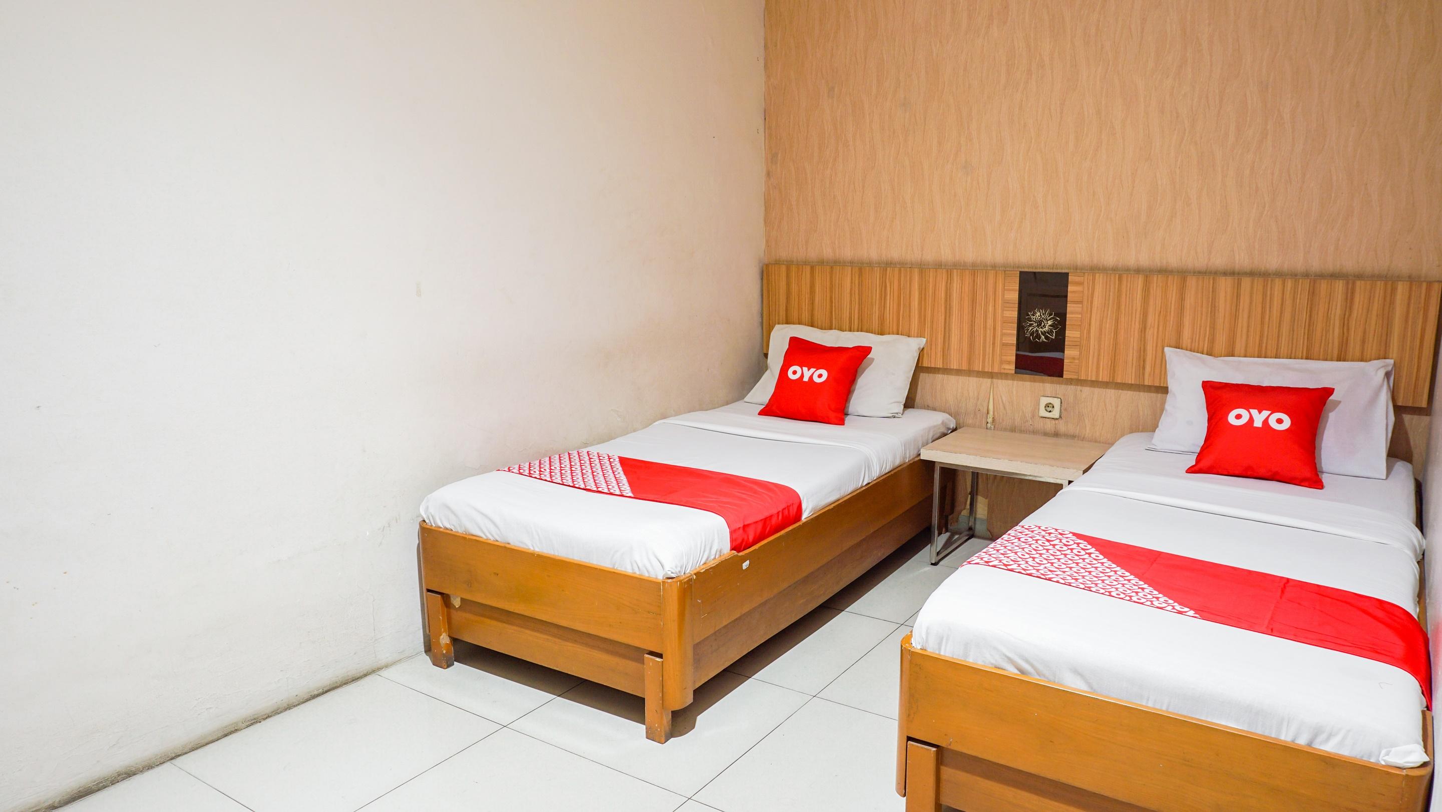 בנדונג Oyo 2085 Chrysanta Hotel מראה חיצוני תמונה