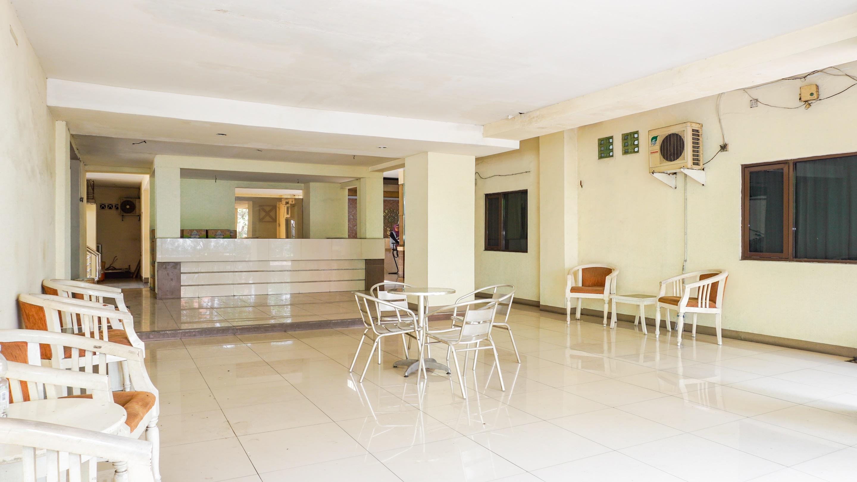 בנדונג Oyo 2085 Chrysanta Hotel מראה חיצוני תמונה