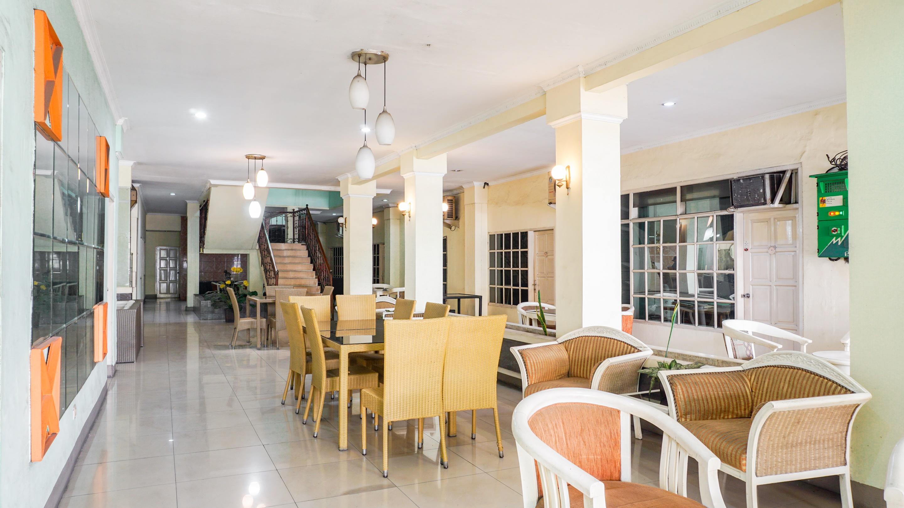 בנדונג Oyo 2085 Chrysanta Hotel מראה חיצוני תמונה