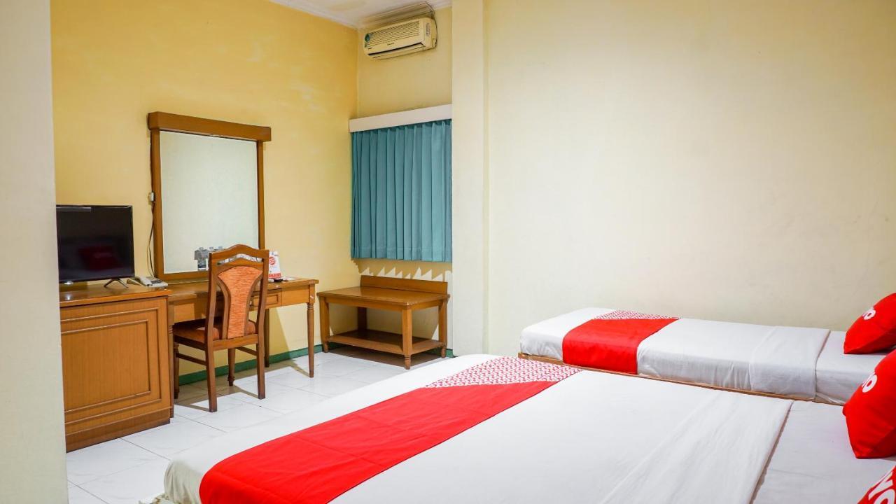 בנדונג Oyo 2085 Chrysanta Hotel מראה חיצוני תמונה