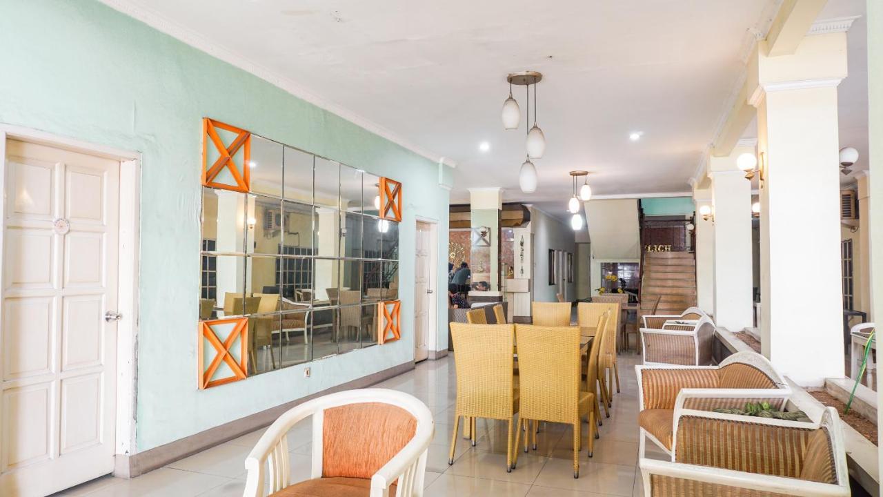 בנדונג Oyo 2085 Chrysanta Hotel מראה חיצוני תמונה