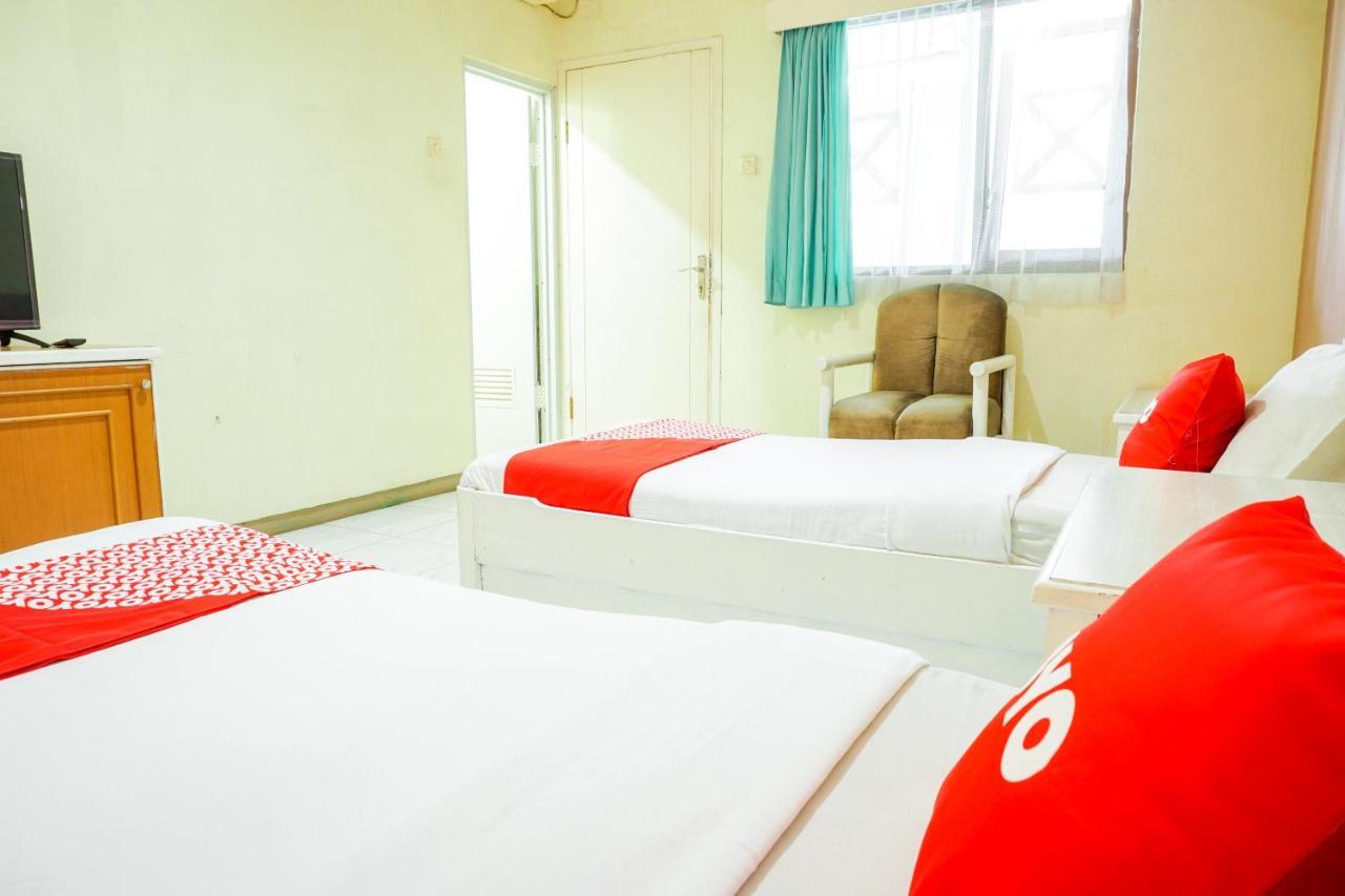 בנדונג Oyo 2085 Chrysanta Hotel מראה חיצוני תמונה