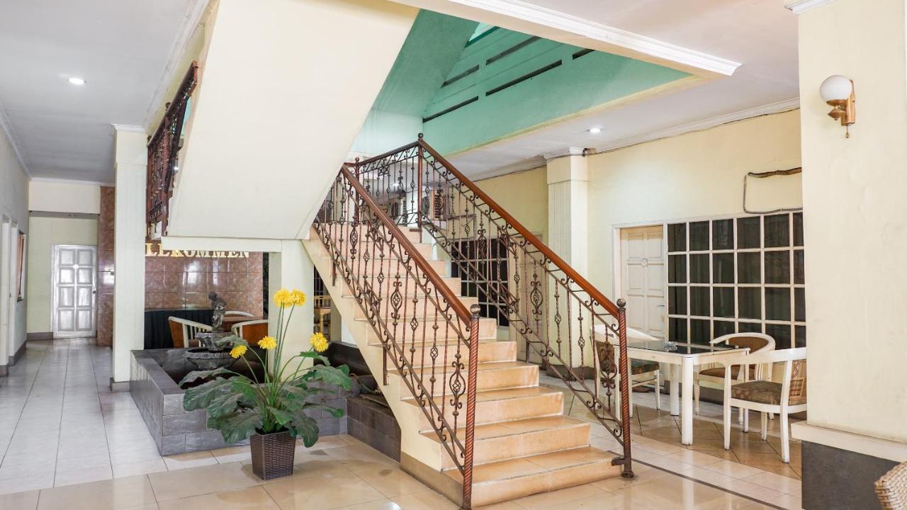 בנדונג Oyo 2085 Chrysanta Hotel מראה חיצוני תמונה