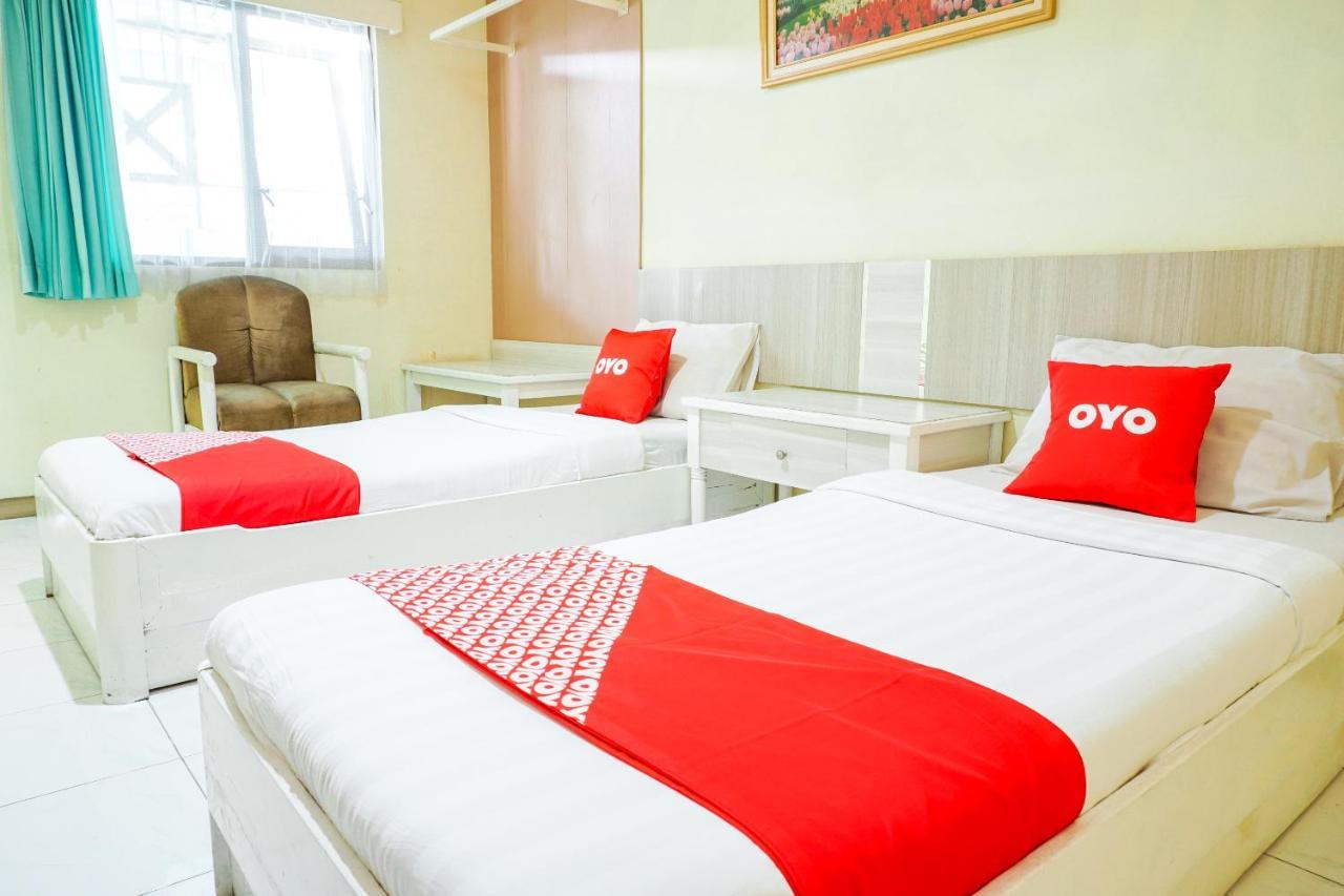 בנדונג Oyo 2085 Chrysanta Hotel מראה חיצוני תמונה